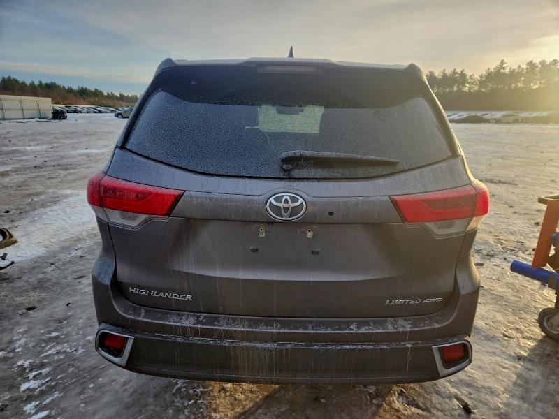 Photo 6 from auction – 2017 TOYOTA HIGHLANDER with VIN 5TDDZRFH9HS378495
