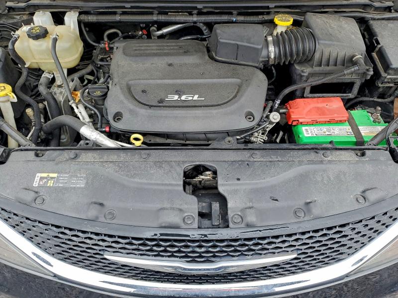 Photo 12 from auction – 2017 CHRYSLER PACIFICA T with VIN 2C4RC1DG4HR593374