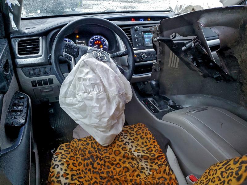 Photo 8 from auction – 2017 TOYOTA HIGHLANDER with VIN 5TDBZRFH5HS378971