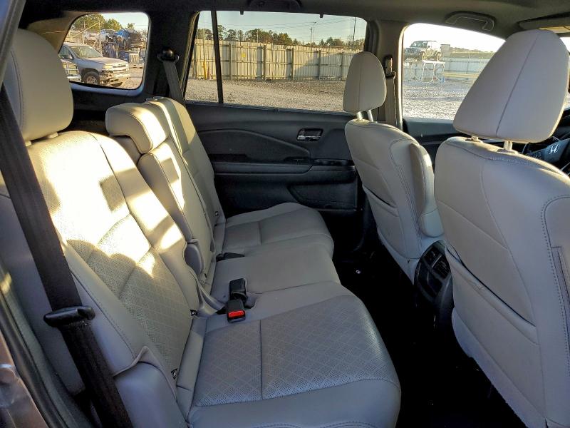 Photo 11 from auction – 2021 HONDA PASSPORT with VIN 5FNYF7H56MB015832