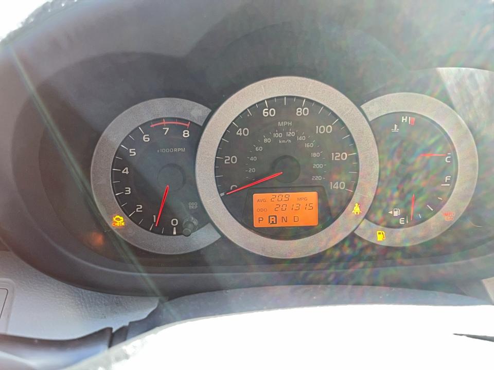 Photo 8 from auction – 2012 TOYOTA RAV4 with VIN JTMZF4DV1CD031936