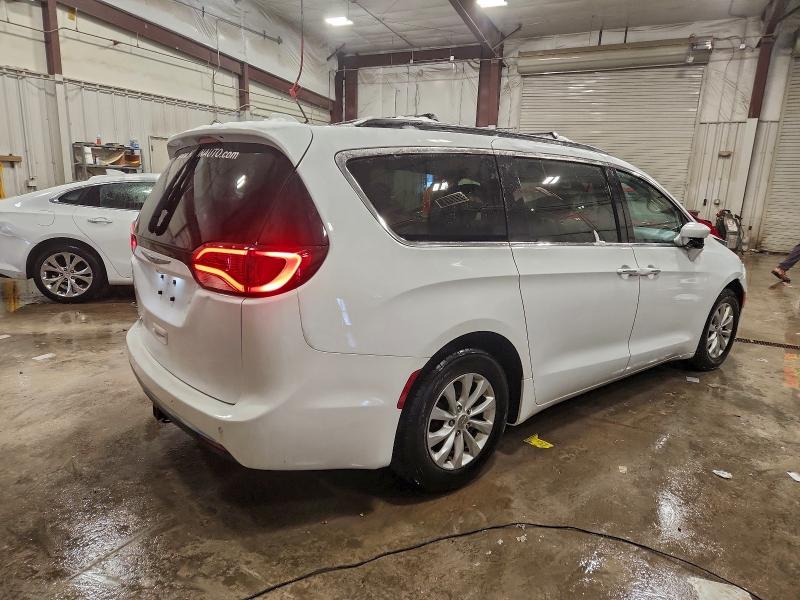 Photo 3 from auction – 2018 CHRYSLER PACIFICA T with VIN 2C4RC1FG8JR101027