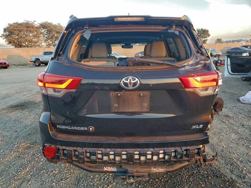 Photo 6 from auction – 2019 TOYOTA HIGHLANDER with VIN 5TDKZRFH0KS573853