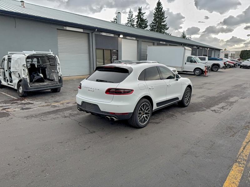 Photo 4 from auction – 2017 PORSCHE MACAN S with VIN WP1AB2A58HLB10324