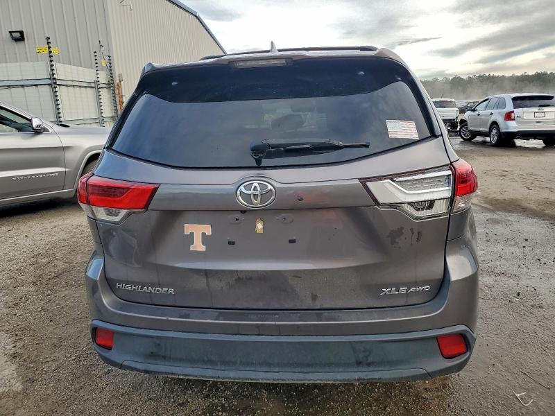 Photo 6 from auction – 2019 TOYOTA HIGHLANDER with VIN 5TDJZRFH3KS589265