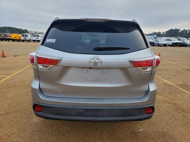 Photo 6 from auction – 2016 TOYOTA HIGHLANDER with VIN 5TDZKRFH7GS157017