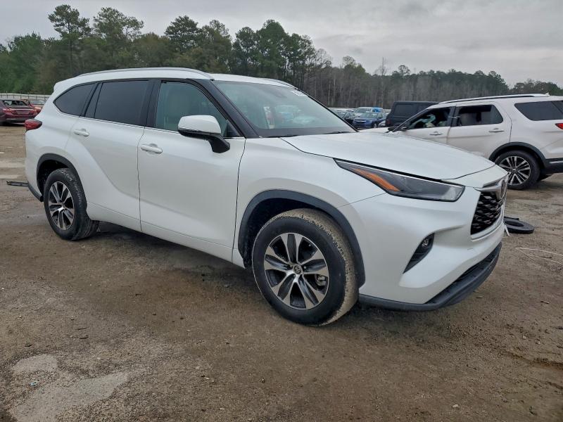 Photo 4 from auction – 2022 TOYOTA HIGHLANDER with VIN 5TDGZRAH2NS117239