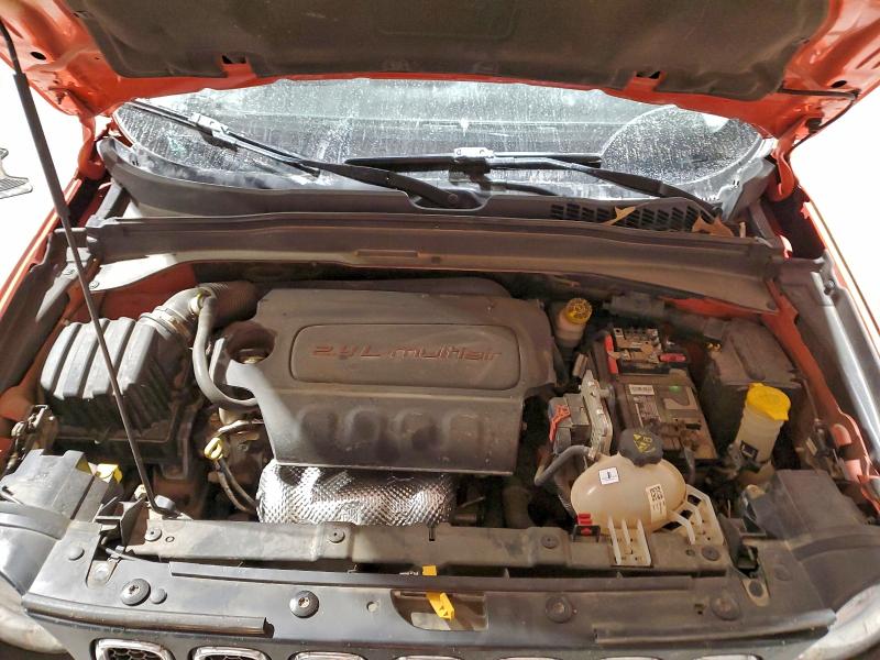 Zdjęcie 12 z aukcji – 2015 JEEP RENEGADE L z VIN ZACCJBBT2FPB39854
