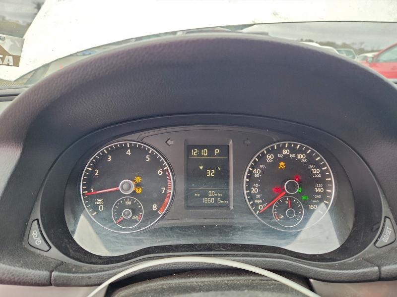 Photo 9 from auction – 2015 VOLKSWAGEN PASSAT S with VIN 1VWAT7A38FC025150