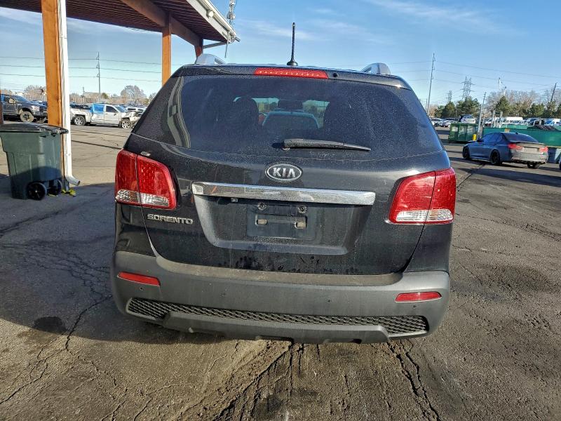 Photo 6 from auction – 2011 KIA SORENTO with VIN 5XYKTCA17BG032756