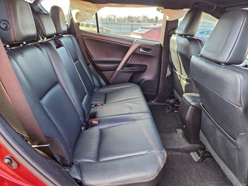 Photo 11 from auction – 2016 TOYOTA RAV4 SE with VIN 2T3JFREV5GW446436