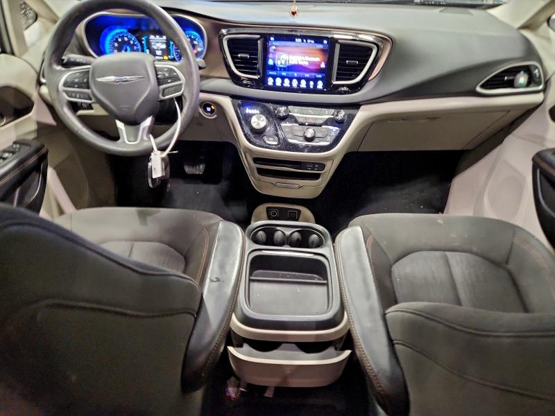 Photo 8 from auction – 2017 CHRYSLER PACIFICA with VIN 2C4RC1BG2HR795987
