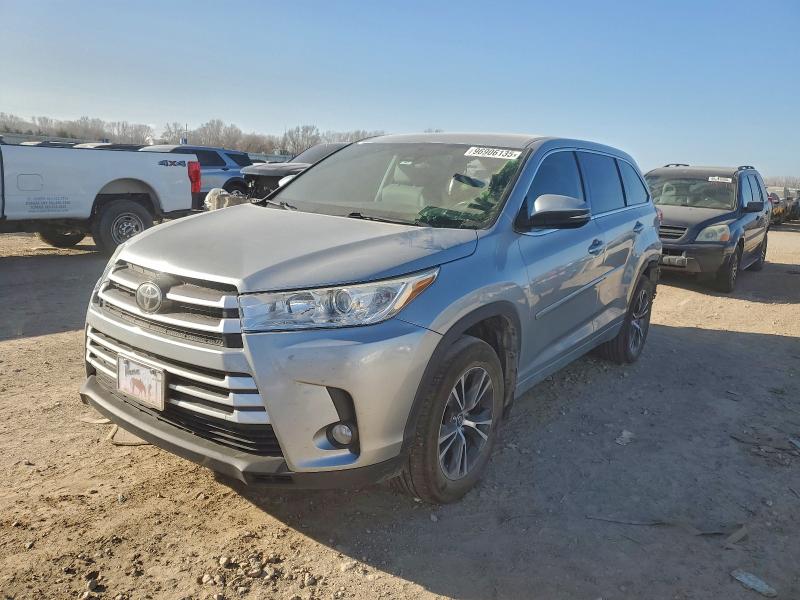 TOYOTA HIGHLANDER 2018 z numerem VIN 5TDBZRFH0JS840228 - Zdjęcie z aukcji