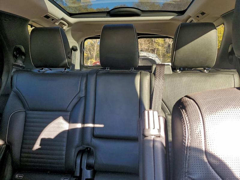 Photo 10 from auction – 2017 LAND ROVER DISCOVERY with VIN SALRRBBV1HA024646