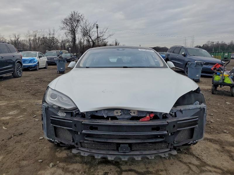 Photo 5 from auction – 2015 TESLA MODEL S 60 with VIN 5YJSA1S1XFF080127