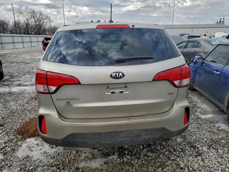 Photo 6 from auction – 2015 KIA SORENTO LX with VIN 5XYKT3A60FG629877