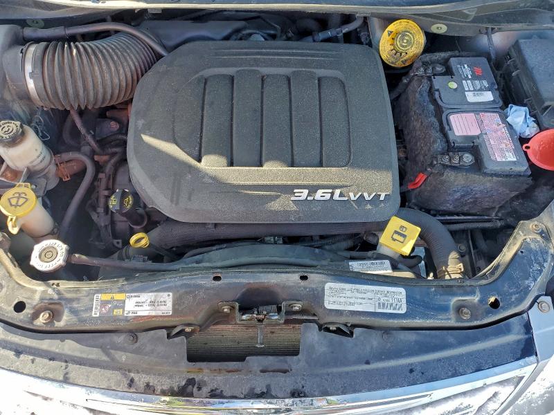 Photo 12 from auction – 2015 CHRYSLER TOWN & COU with VIN 2C4RC1GG0FR532869