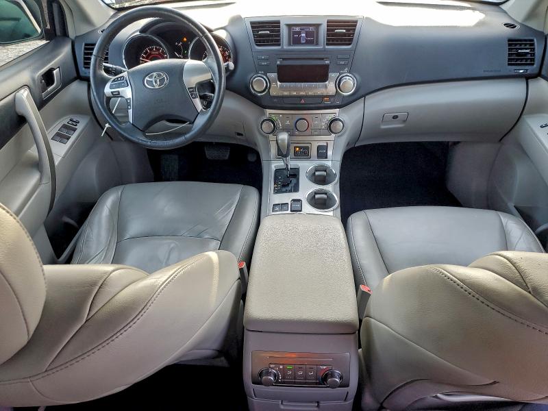 Photo 8 from auction – 2012 TOYOTA HIGHLANDER with VIN 5TDBK3EH1CS135850