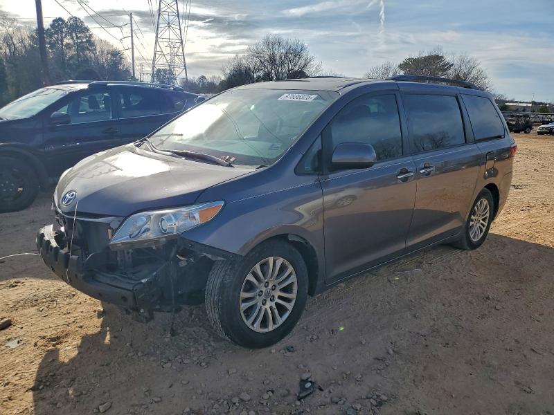 TOYOTA SIENNA XLE 2015 with VIN 5TDYK3DC6FS677014 - Photo from auction
