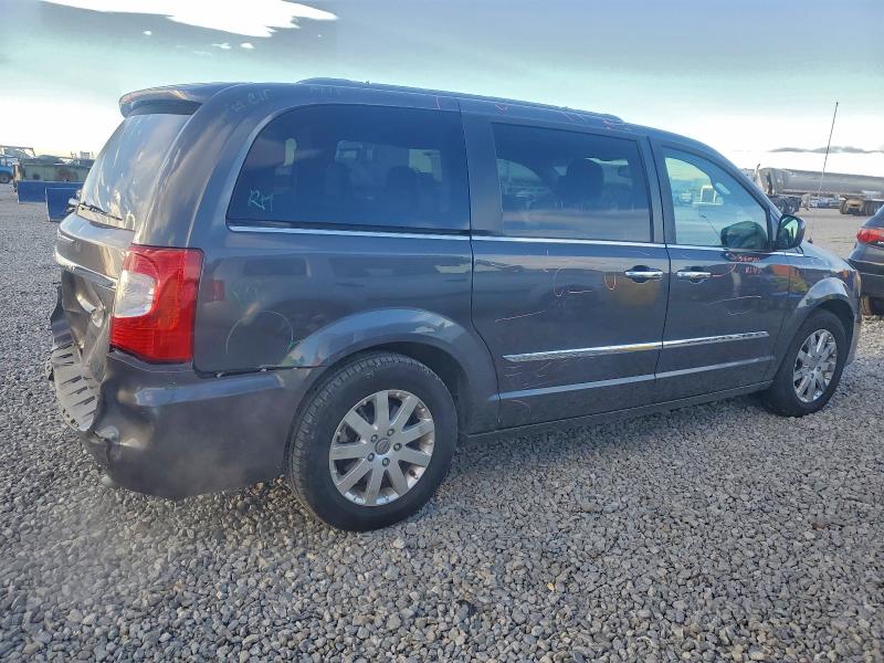 Photo 3 from auction – 2016 CHRYSLER TOWN & COU with VIN 2C4RC1BG1GR269722