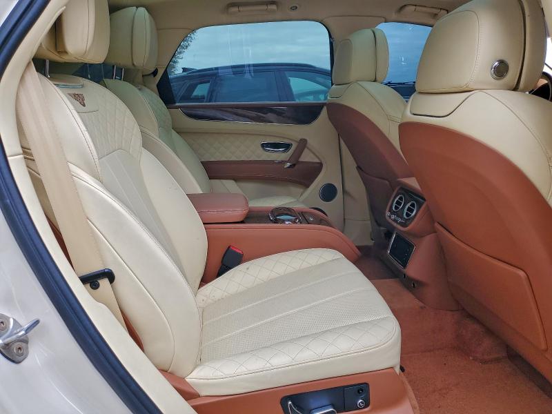 Photo 10 from auction – 2017 BENTLEY BENTAYGA with VIN SJAAC2ZV9HC013752