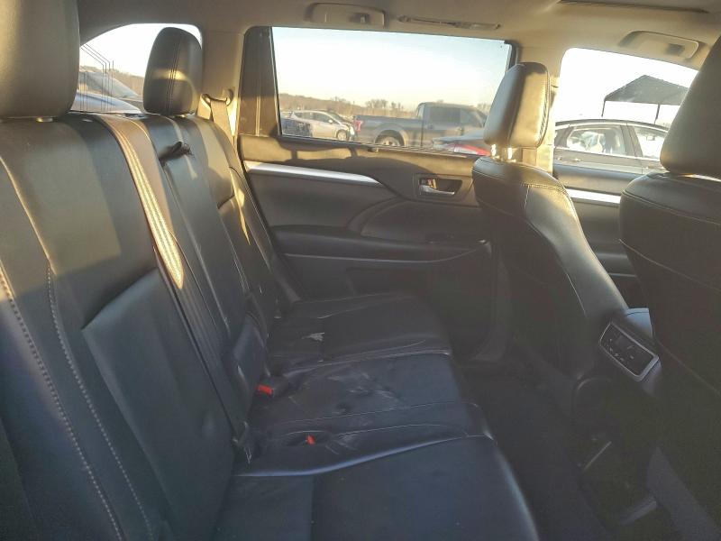 Photo 10 from auction – 2016 TOYOTA HIGHLANDER with VIN 5TDJKRFH8GS306015
