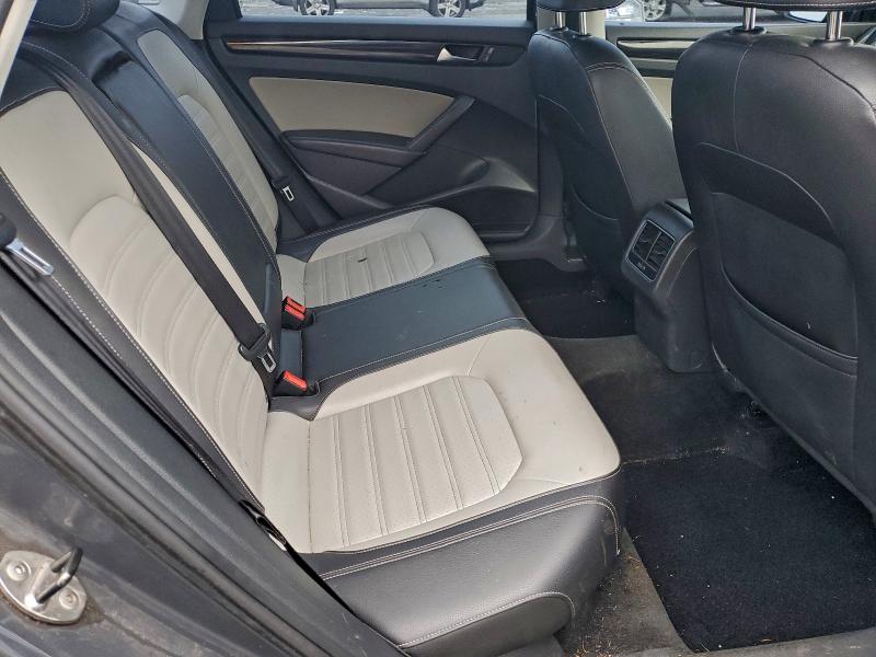 Photo 10 from auction – 2015 VOLKSWAGEN PASSAT SE with VIN 1VWBT7A32FC008641