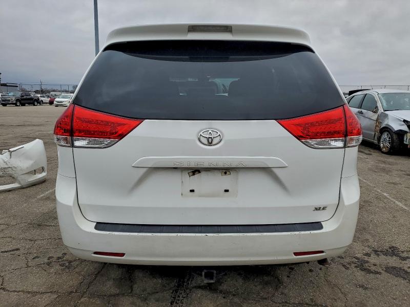 Photo 6 from auction – 2013 TOYOTA SIENNA XLE with VIN 5TDYK3DC8DS401852