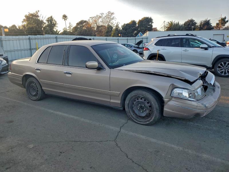 Photo 4 from auction – 1998 FORD CROWN VICT with VIN 2FAFP73W5WX102991