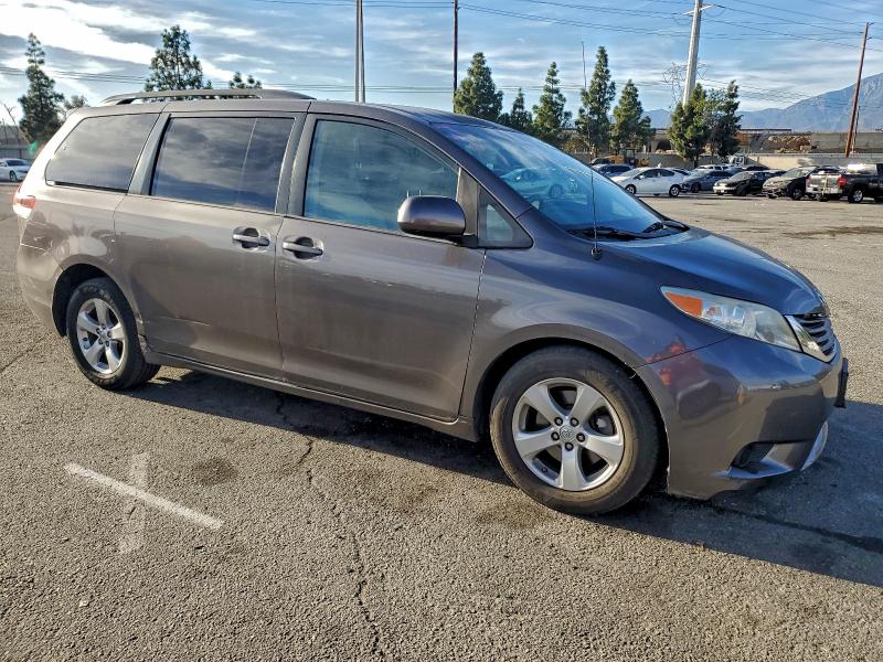 Photo 4 from auction – 2013 TOYOTA SIENNA with VIN 5TDKK3DC2DS363136