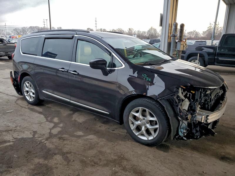 Photo 4 from auction – 2017 CHRYSLER PACIFICA T with VIN 2C4RC1BG7HR803744