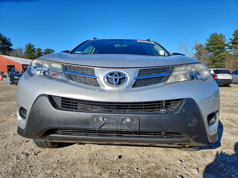 Photo 5 from auction – 2015 TOYOTA RAV4 LE with VIN JTMBFREV4FD127593