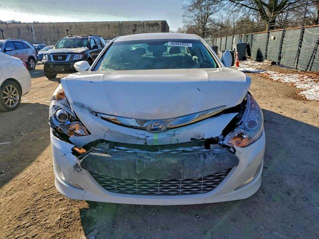 Photo 5 from auction – 2013 HYUNDAI SONATA with VIN KMHEC4A44DA090688