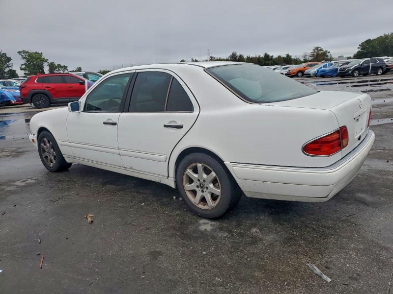 Photo 2 from auction – 1997 MERCEDES-BENZ E 320 with VIN WDBJF55F8VA408372