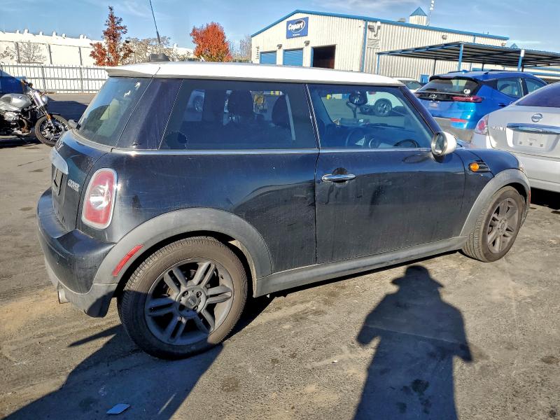 Photo 3 from auction – 2013 MINI COOPER with VIN WMWSU3C56DT680977