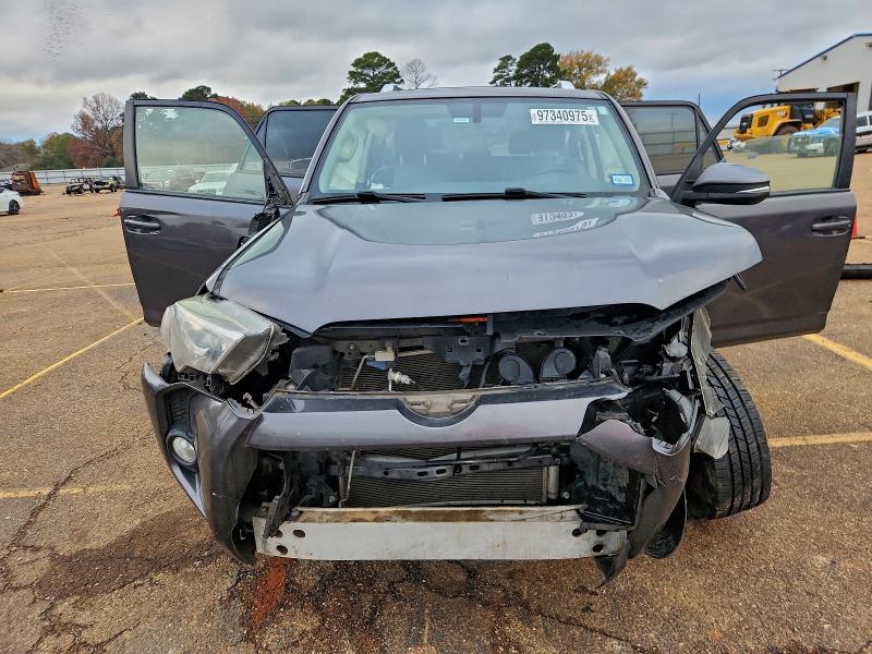 Photo 11 from auction – 2017 TOYOTA 4RUNNER SR with VIN JTEZU5JR0H5154739