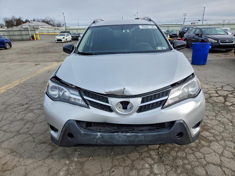 Photo 5 from auction – 2015 TOYOTA RAV4 LE with VIN JTMBFREV2FJ042575