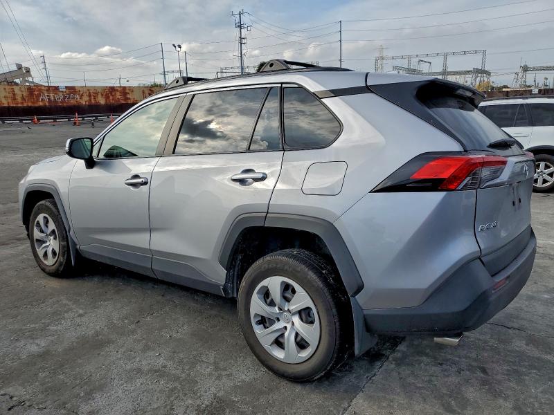 Photo 2 from auction – 2020 TOYOTA RAV4 LE with VIN JTMK1RFV5LD054534