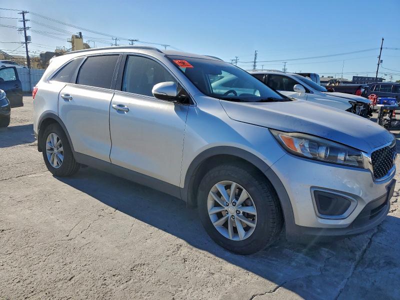 Photo 4 from auction – 2017 KIA SORENTO with VIN 5XYPG4A30HG213191