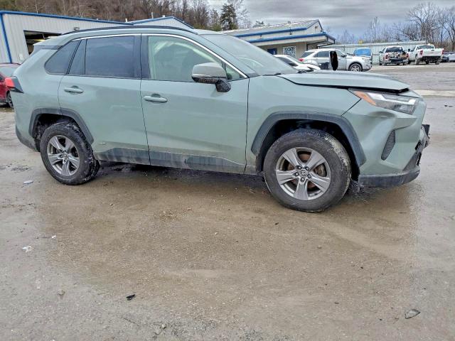 Photo 4 from auction – 2023 TOYOTA RAV4 XLE with VIN JTMRWRFV7PD198625