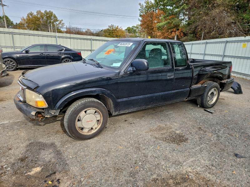GMC SONOMA 2003 with VIN 1GTCS19X238241481 - Photo from auction