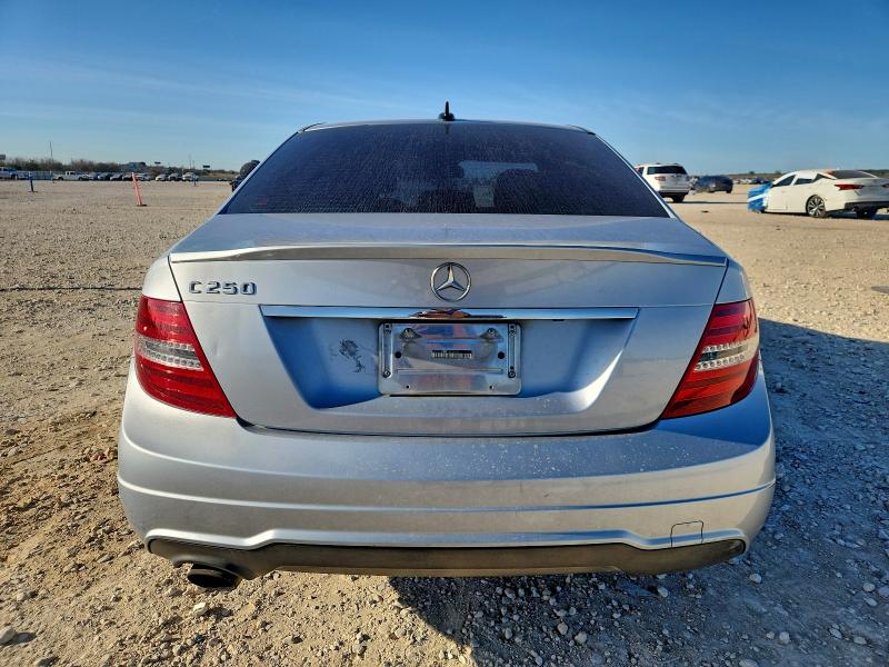 Photo 6 from auction – 2013 MERCEDES-BENZ C 250 with VIN WDDGF4HB4DA781069
