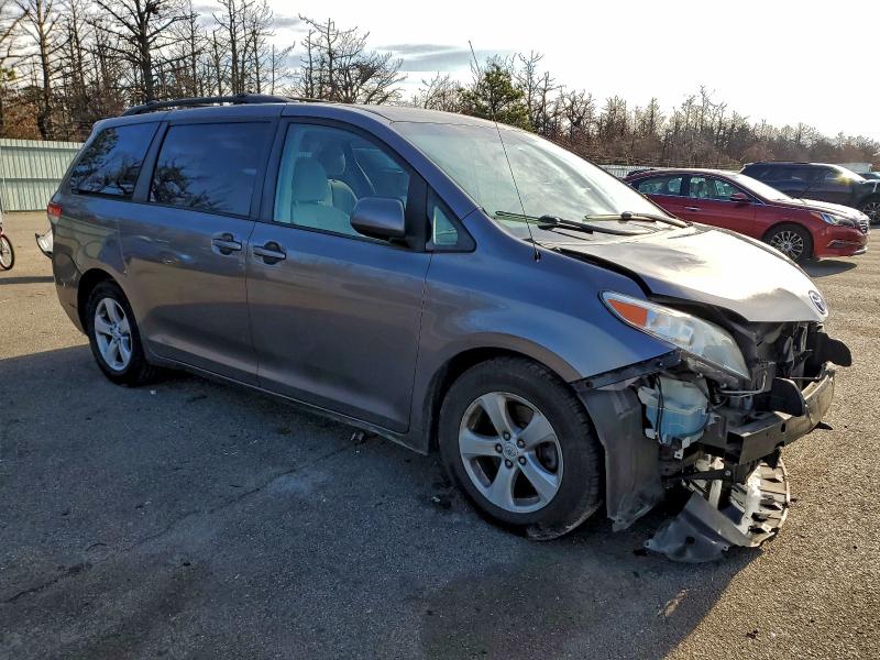 Photo 4 from auction – 2011 TOYOTA SIENNA LE with VIN 5TDKK3DC0BS033718