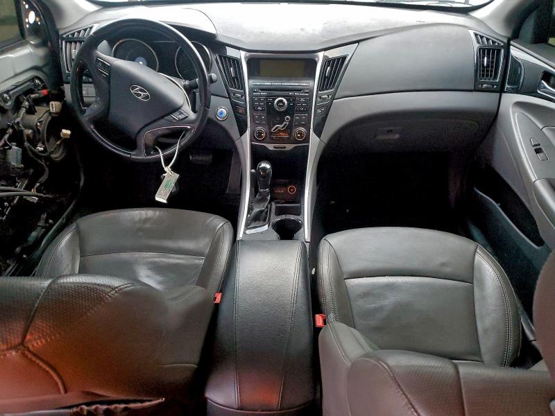 Photo 8 from auction – 2011 HYUNDAI SONATA with VIN 5NPEC4AC2BH080078