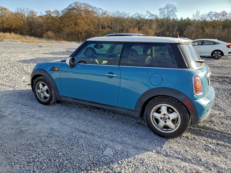 Photo 2 from auction – 2007 MINI COOPER with VIN WMWMF33527TU63515