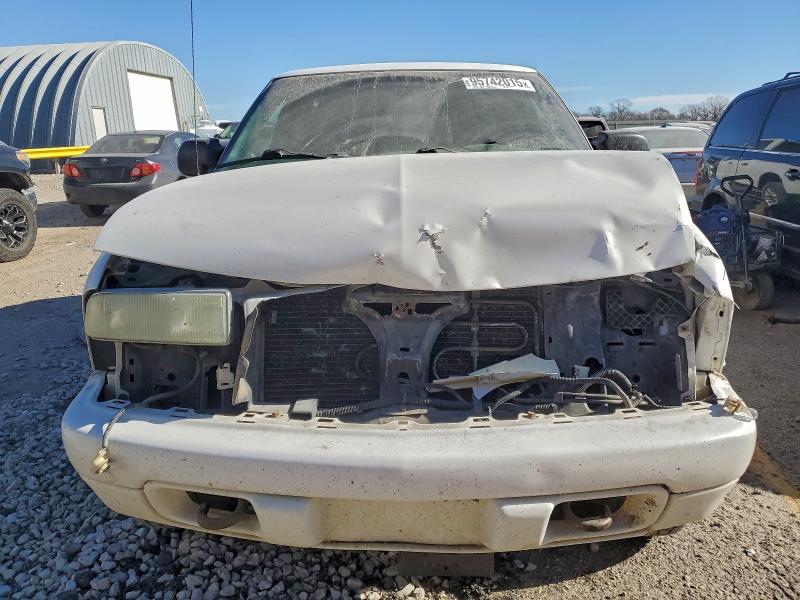 Photo 5 from auction – 2003 CHEVROLET BLAZER with VIN 1GNDT13X43K178534