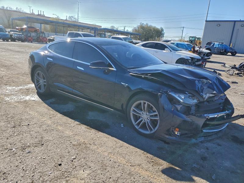 Photo 4 from auction – 2014 TESLA MODEL S with VIN 5YJSA1S10EFP52193