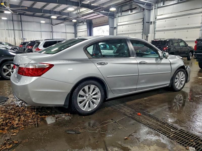 Photo 3 from auction – 2014 HONDA ACCORD EXL with VIN 1HGCR2F83EA032679