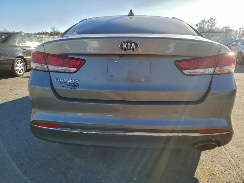 Photo 6 from auction – 2018 KIA OPTIMA LX with VIN 5XXGT4L33JG252280