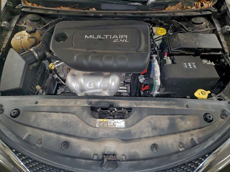 Photo 11 from auction – 2015 CHRYSLER 200 LIMITE with VIN 1C3CCCAB2FN686418